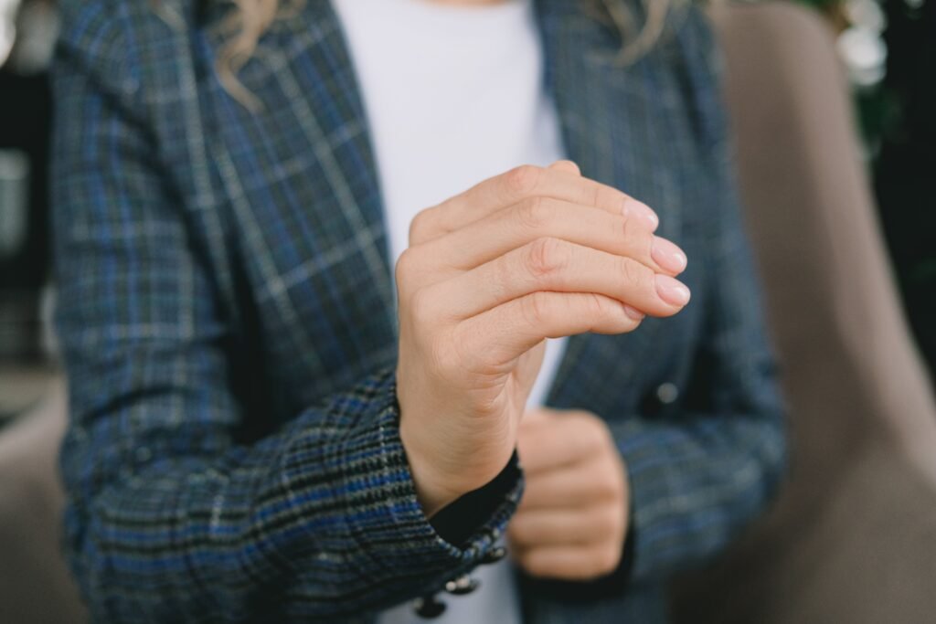 Nonverbal Communication in Interviews Perfect for Next 1 Nonverbal Communication in Interviews